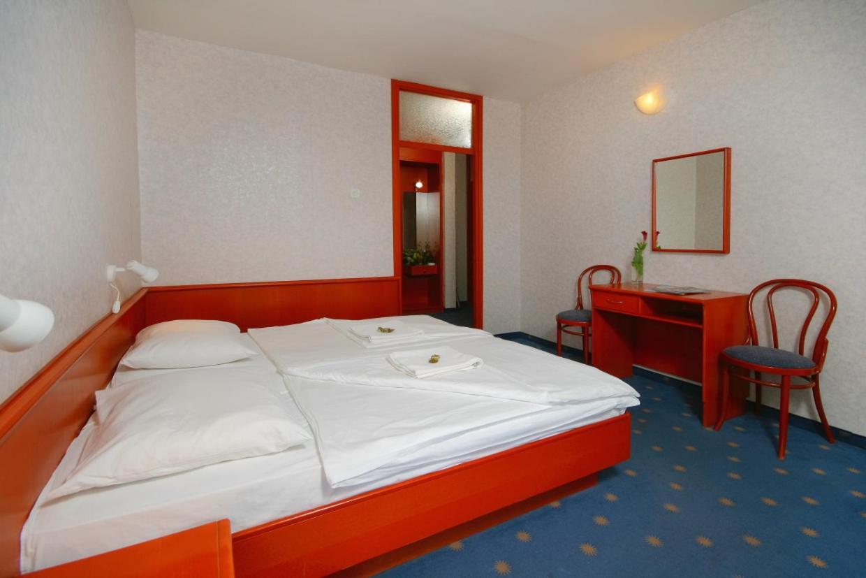 Hotel Laguna Gradac  Buitenkant foto