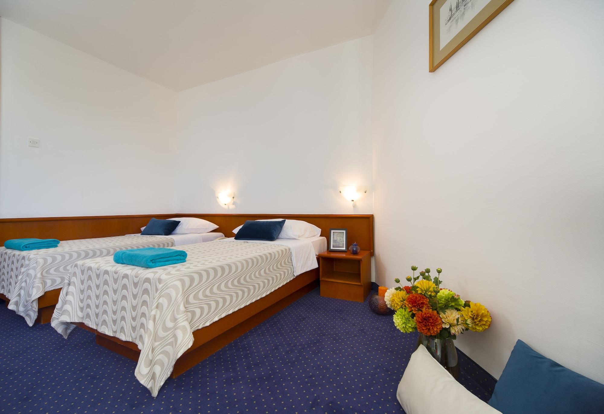 Hotel Laguna Gradac  Buitenkant foto