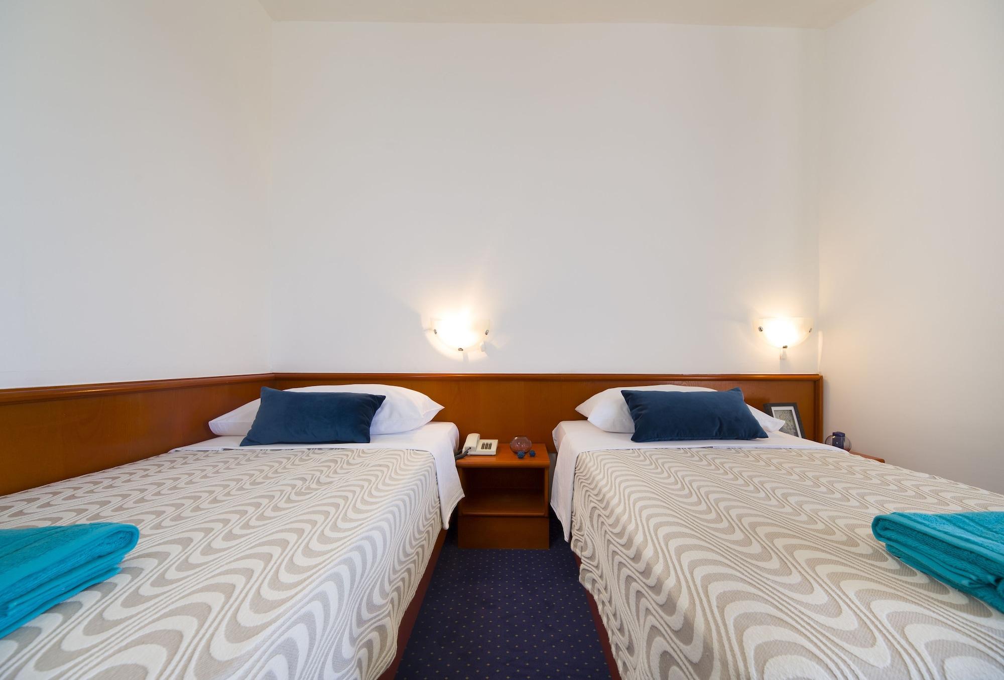 Hotel Laguna Gradac  Buitenkant foto