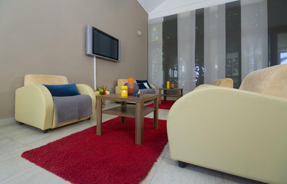 Hotel Laguna Gradac  Buitenkant foto