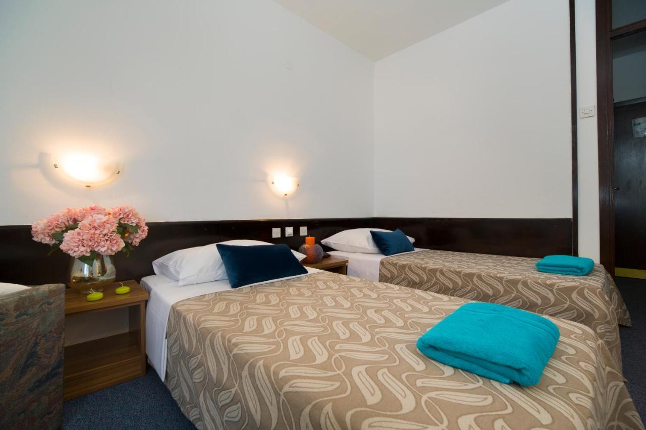 Hotel Laguna Gradac  Buitenkant foto