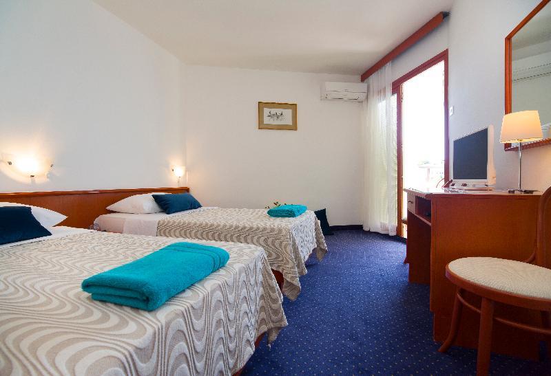 Hotel Laguna Gradac  Buitenkant foto